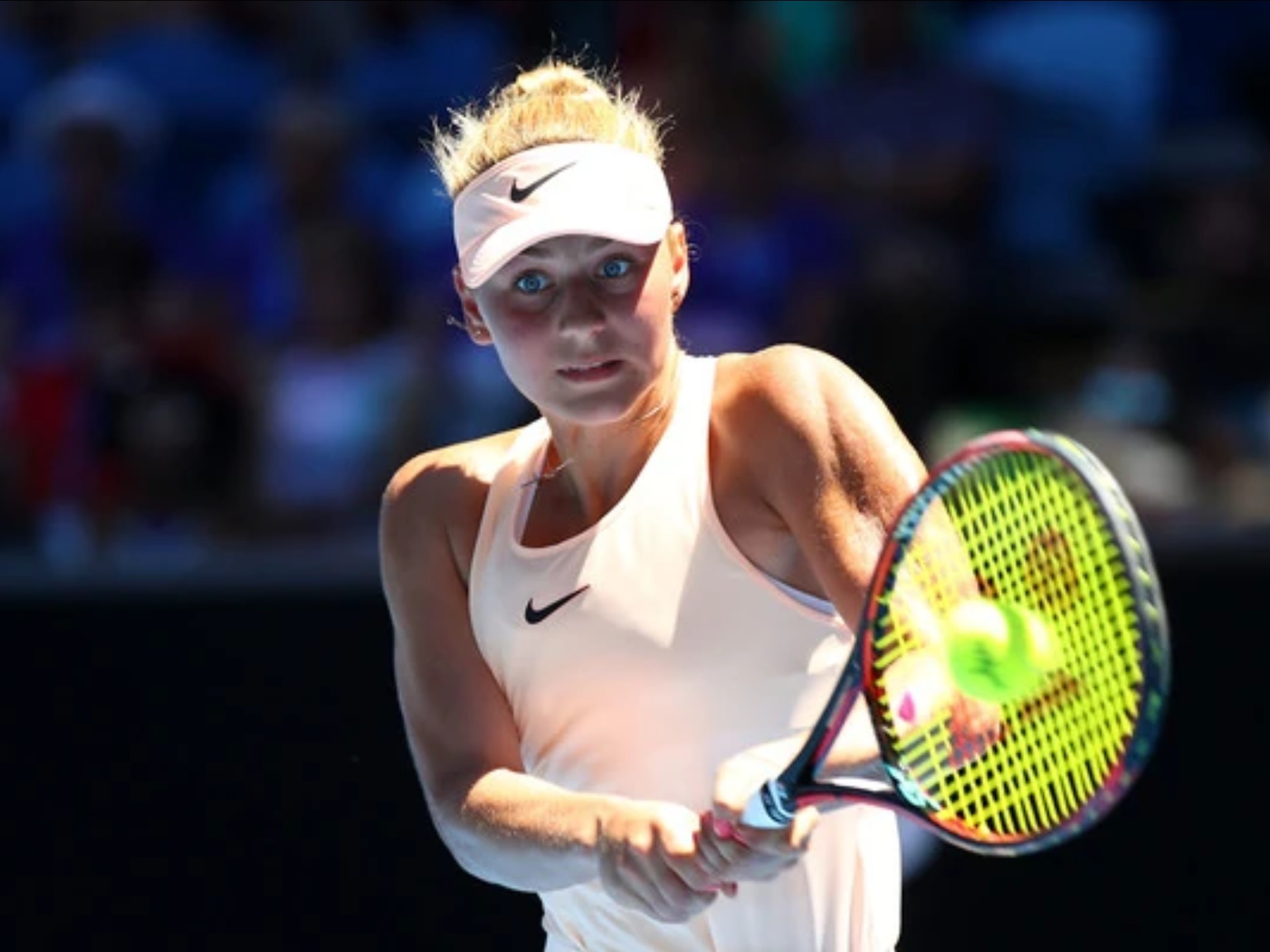 都围绕他展 都围绕他展